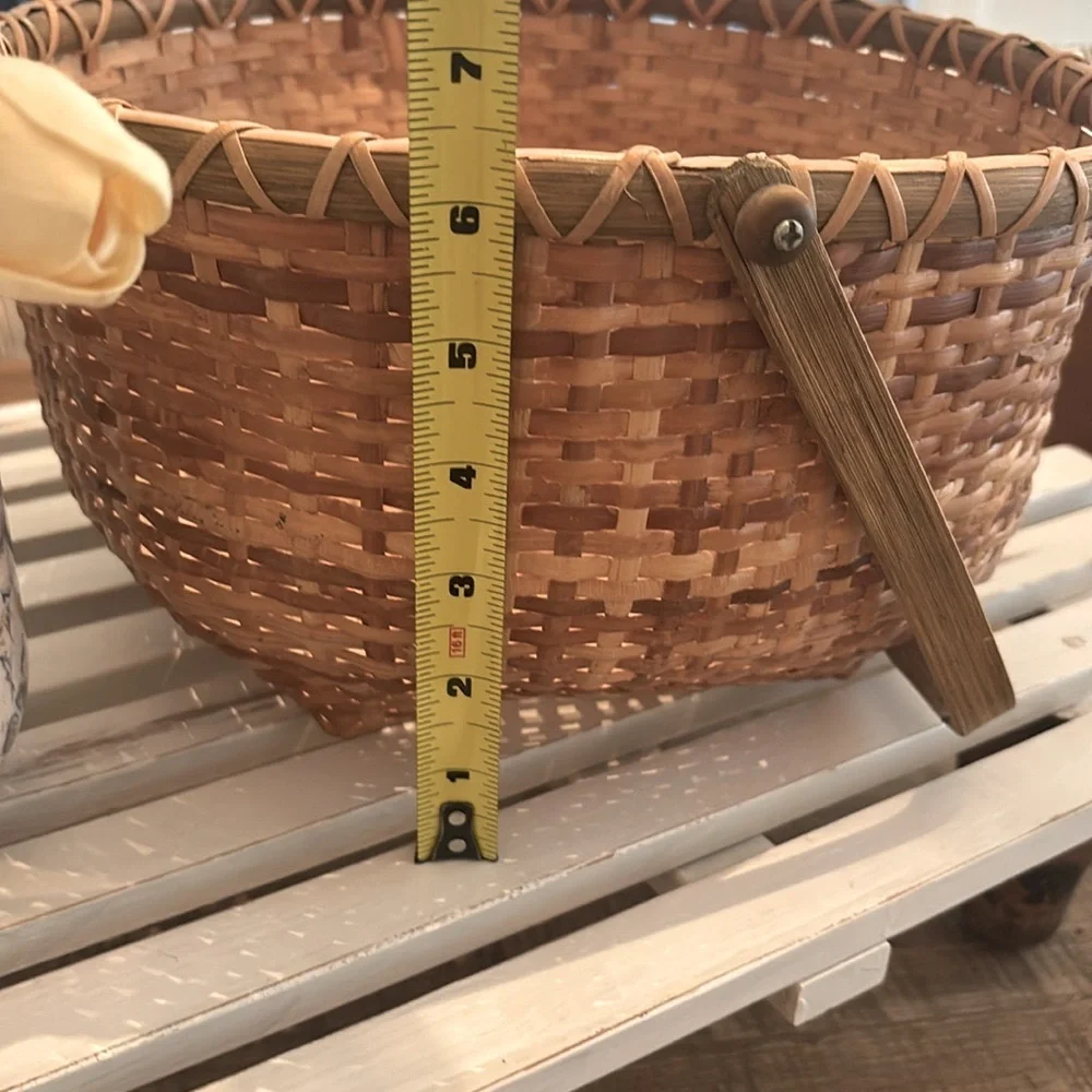 Vintage Handwoven Gathering Basket. 12.5”T 11”W Timeless | Neutral. EUC